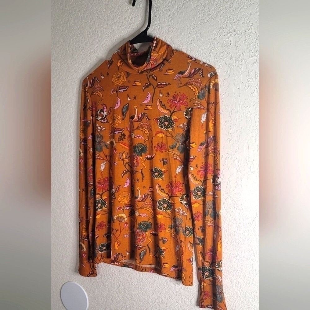 EILE TAHARI- T-SHIRT